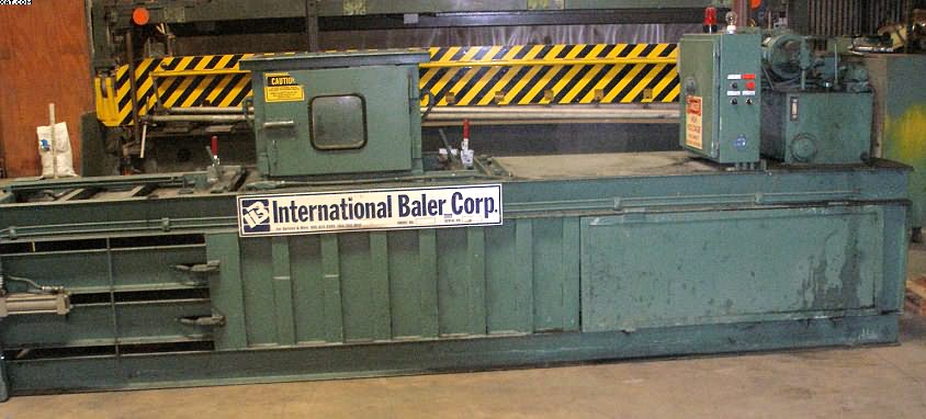 INTERNATIONAL Model C-30 horizontal baler,
